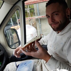 Kurze Mittagspause im Firmenbus, nie wieder ohne der Men in White Brotzeit Box