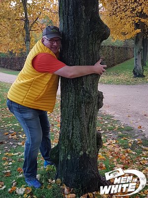 Brühl Schlosspark verliebt in den BAUM