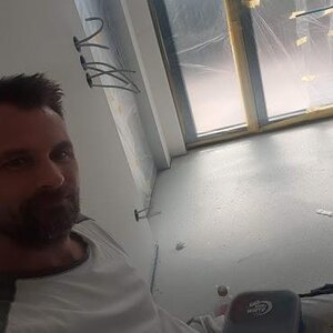 Kurze pause mit lecker Essen aus der Knaufdose