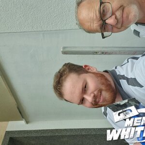 Vater und Sohn mit Spaß bei Arbeit :)