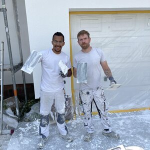 Scheibenputz aufziehen by Schwarz&Weiß Sanierungs GmbH