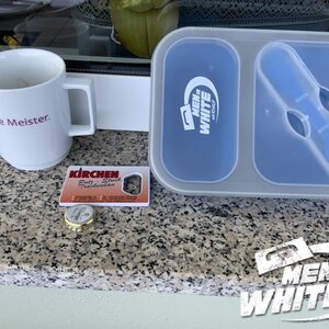 Frühstück mit Kaffee und Essen aus der MIW Brotbox