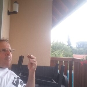 Brotzeit auf dem Balkon